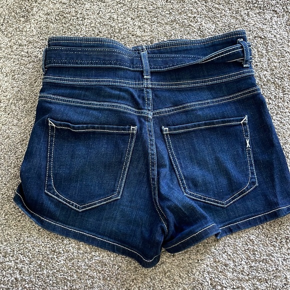 Extreme High Rise Shorts - Picture 2 of 5